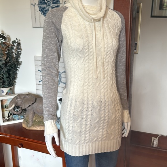 Hyba size XXs Women's Two-Tone Cable Knit Sweater - Picture 2 of 4